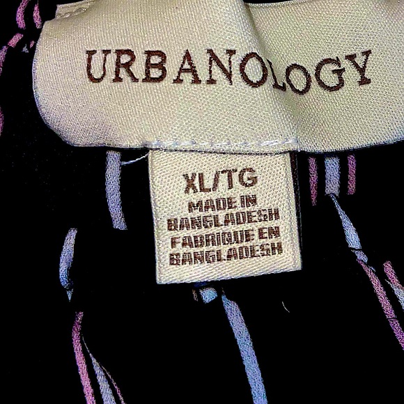 Gorgeous Top can be worn on or off Shoulder - Picture 2 of 9